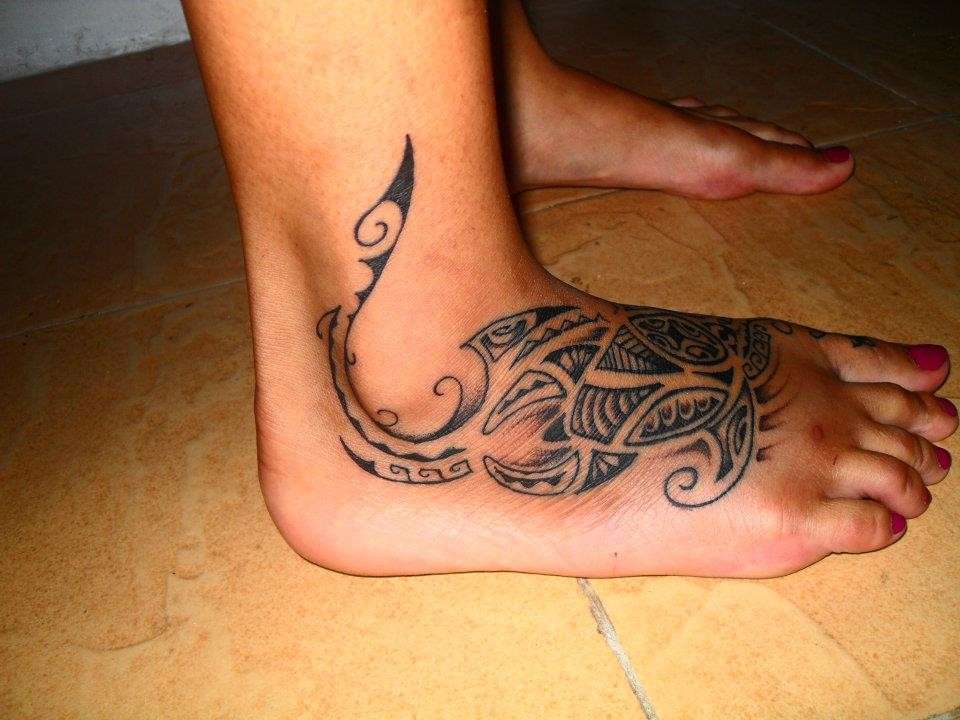 Tatuaggio Maori sul piede