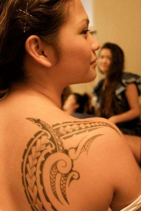 Tatuaggio maori sulla scapola