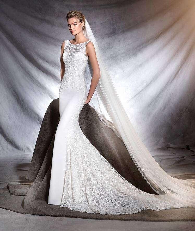 Abito bianco in pizzo Pronovias