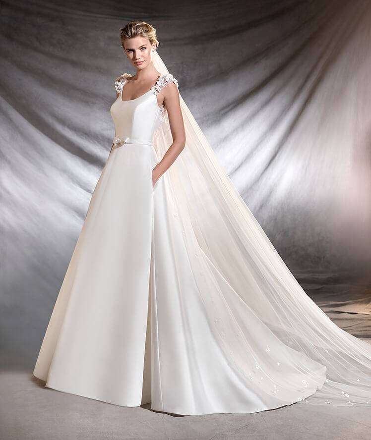 Abito da sposa in mikado Pronovias