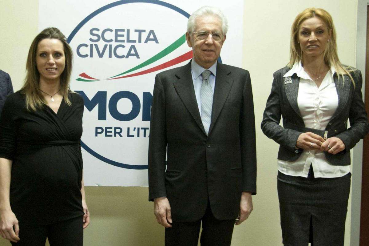 Annalisa Minetti e Valentina Vezzali con Mario Monti