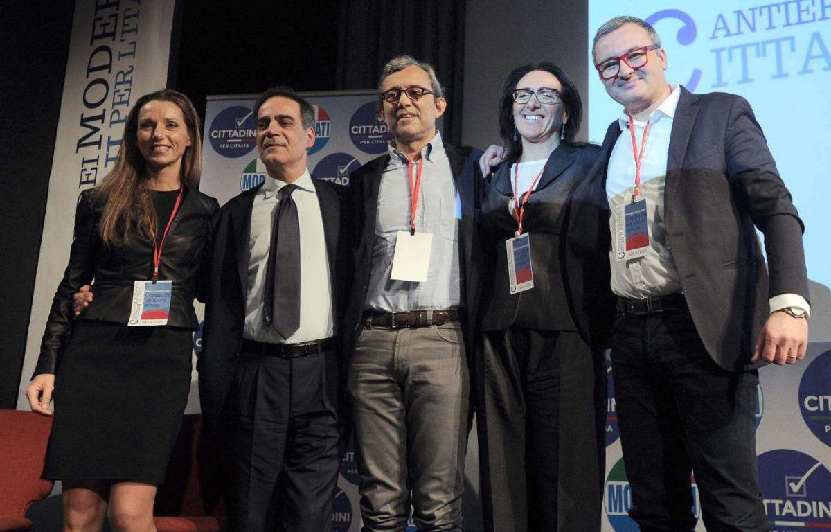 La campionessa dello sport italiano con altri politici