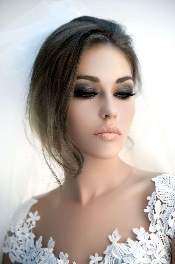 Make up con smokey eye accentuato