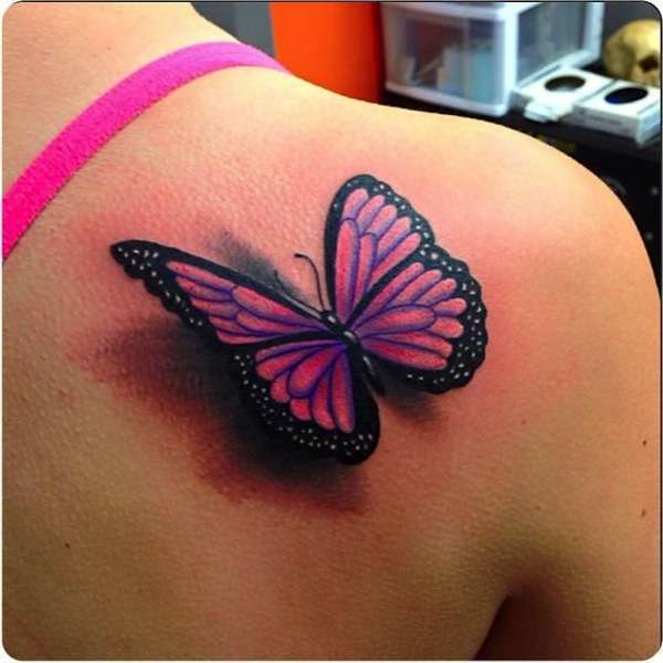 Tatuaggio farfalla rosa 3D