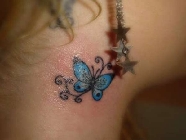 Tatuaggio farfallina colorata