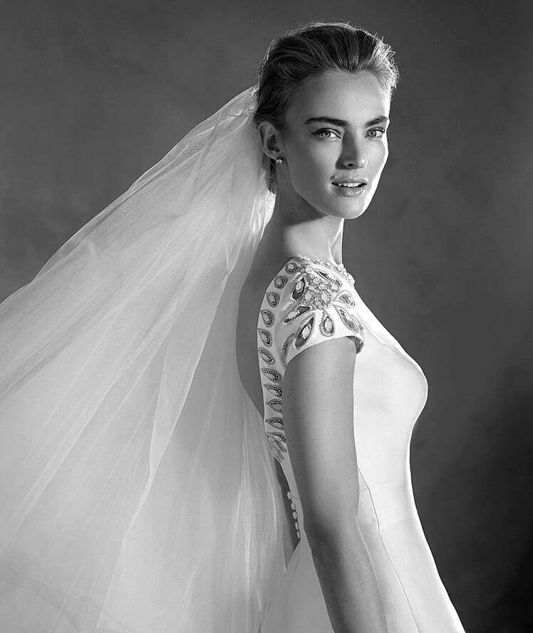 Vestito con applicazioni sulle spalline Pronovias