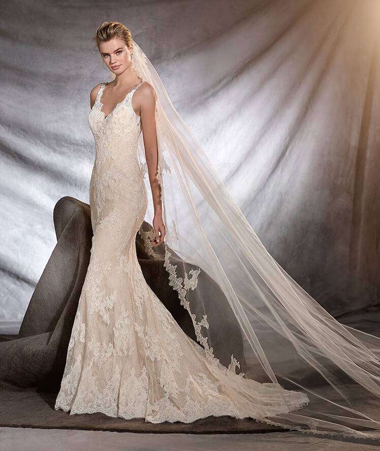 Vestito da sposa rosa a sirena