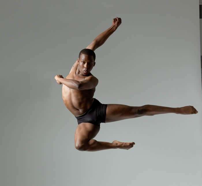 Ballerino in passo di danza jazz