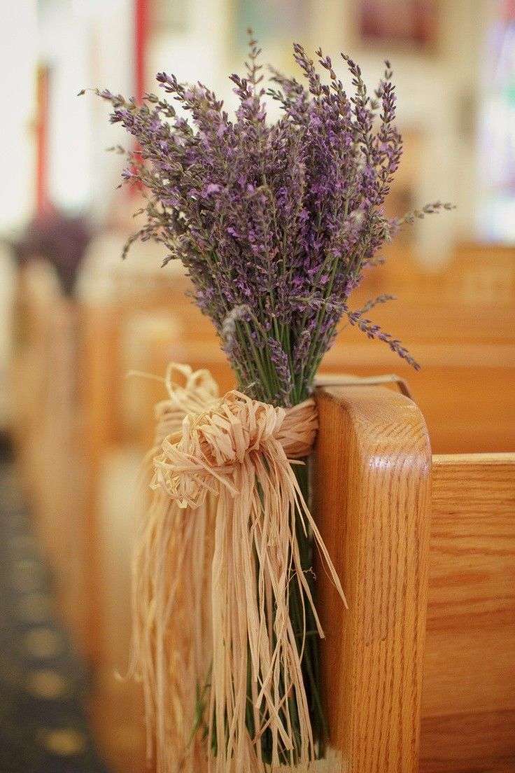 Composizione con lavanda per la chiesa