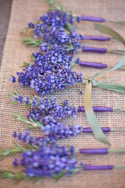 Rametti di lavanda per decorare i tavoli