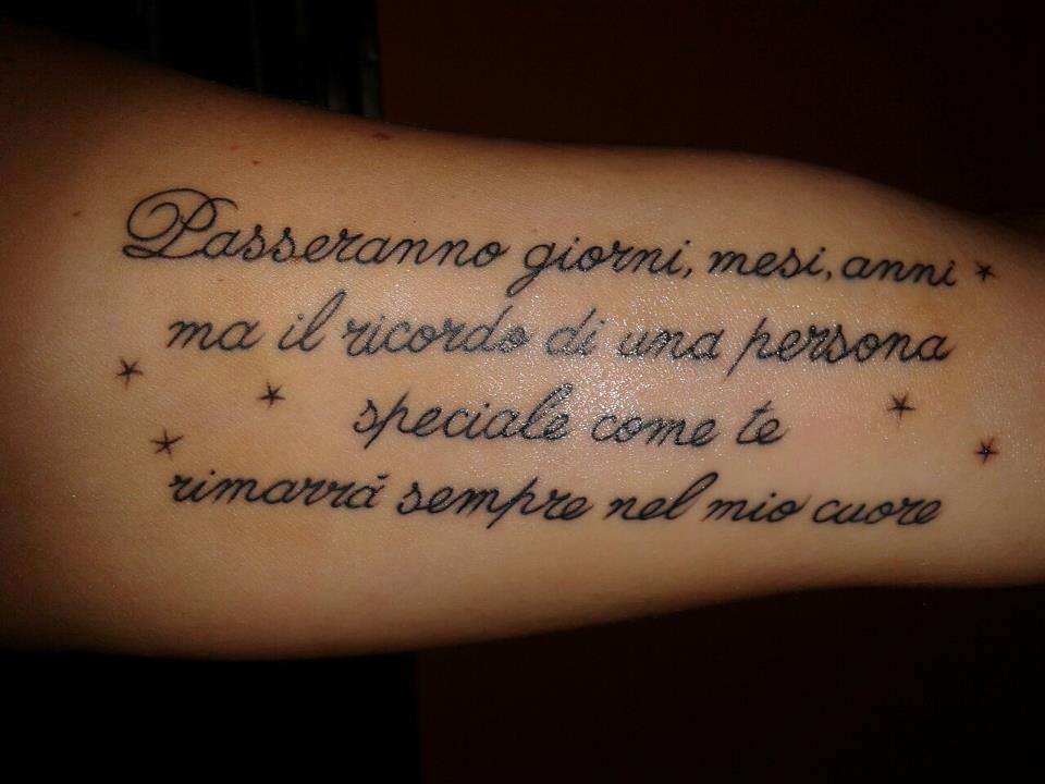 Tatuaggio amicizia con frase