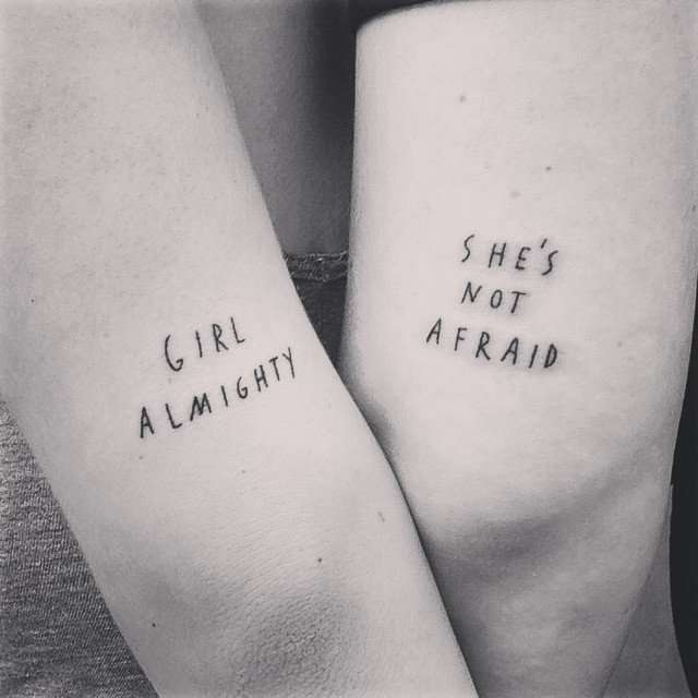 Tatuaggio in inglese sull'amicizia tra donne forti