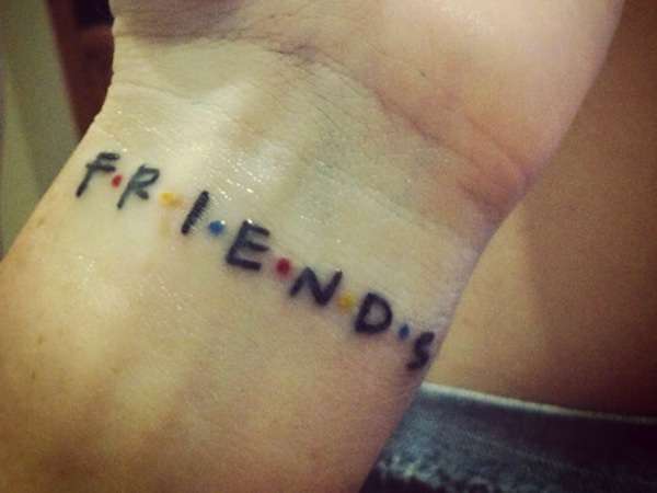 Tatuaggio scritta Friends