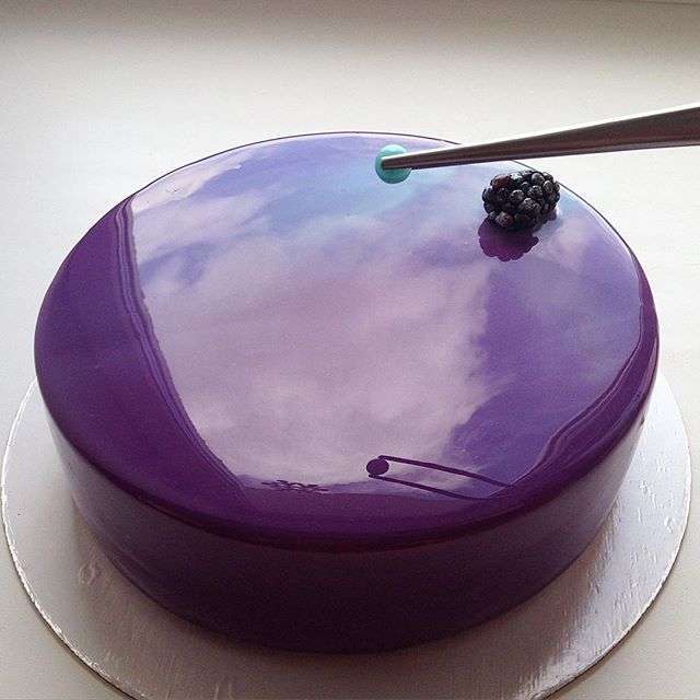 Torta a specchio viola