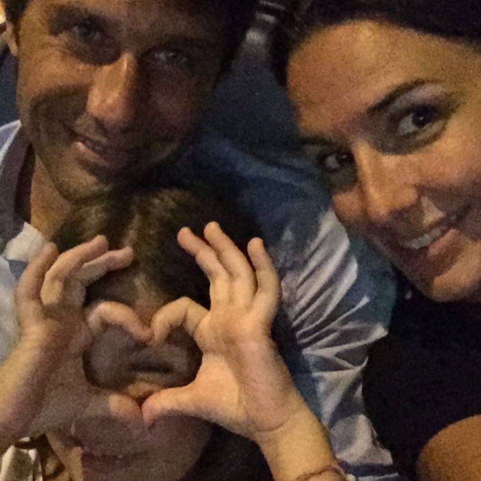 Antonio Conte ed Elisabetta Muscarello con la figlia Vittoria sui social