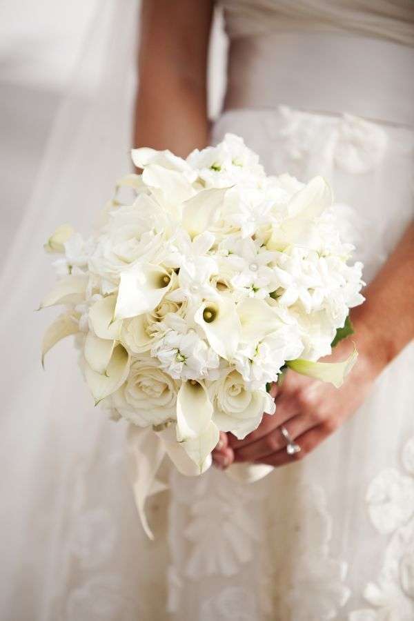Bouquet da sposa bianco misto