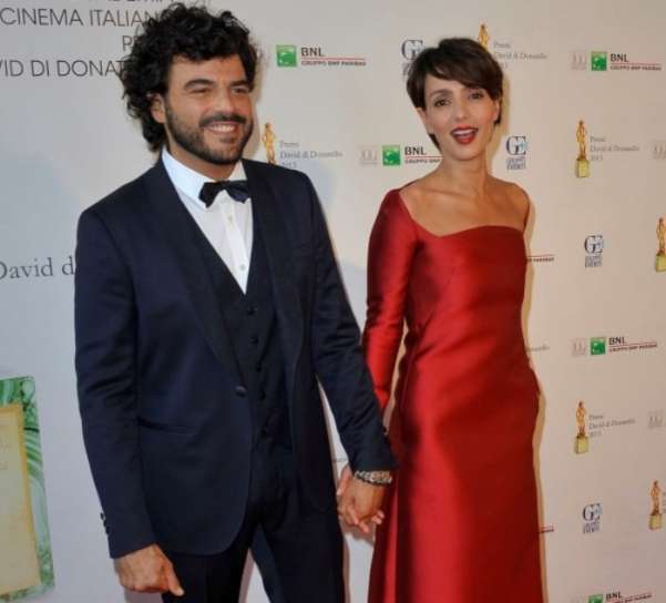 Francesco Renga e Ambra Angiolini mano nella mano