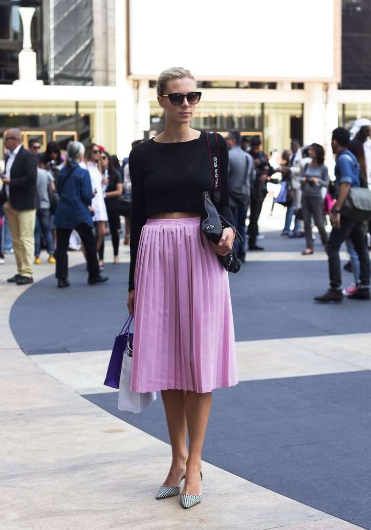Gonna a pieghe e crop top