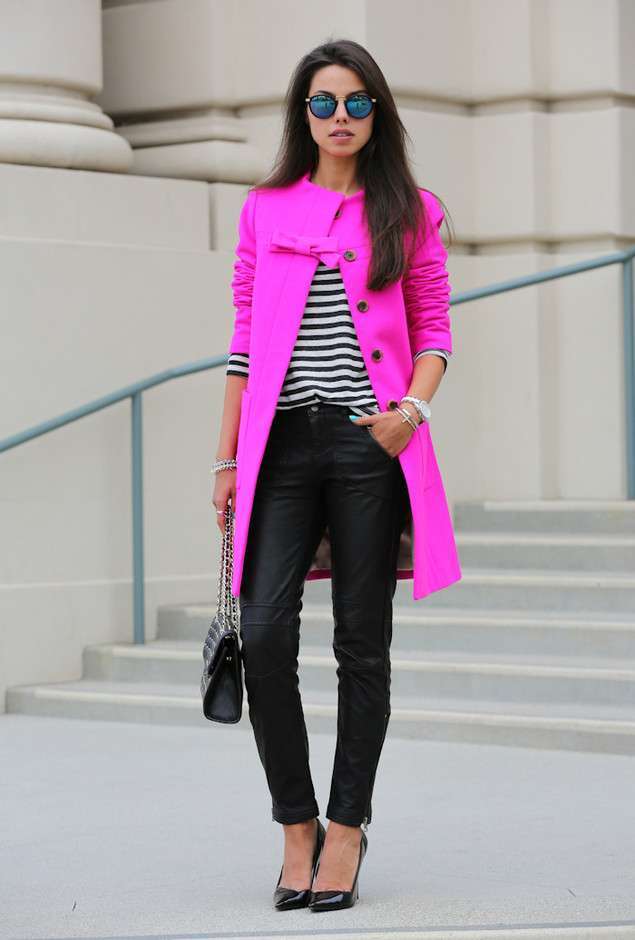 Look con cappotto fucsia