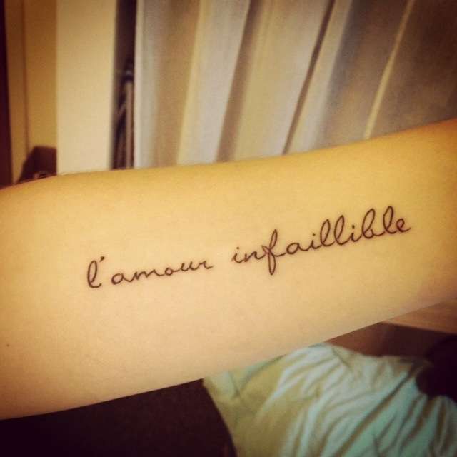 Tatuaggio sull'amore in francese