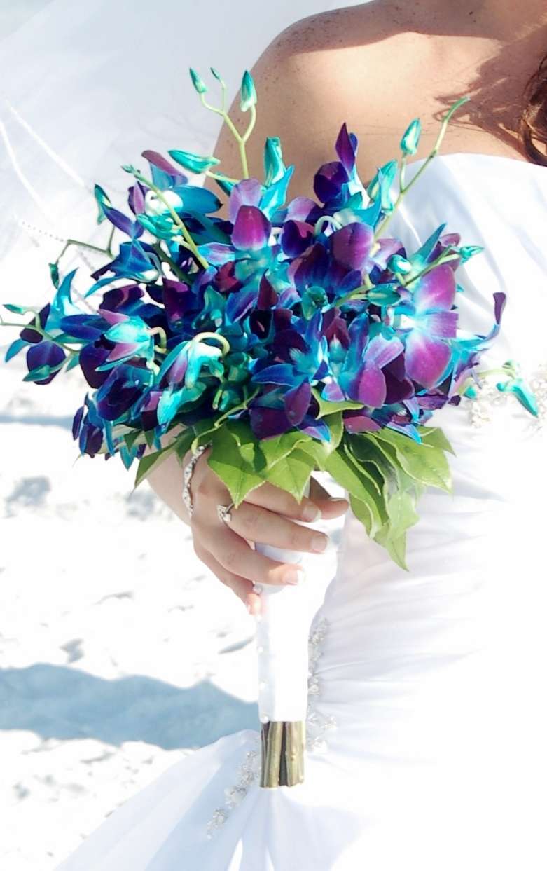 Bouquet con orchidee blu