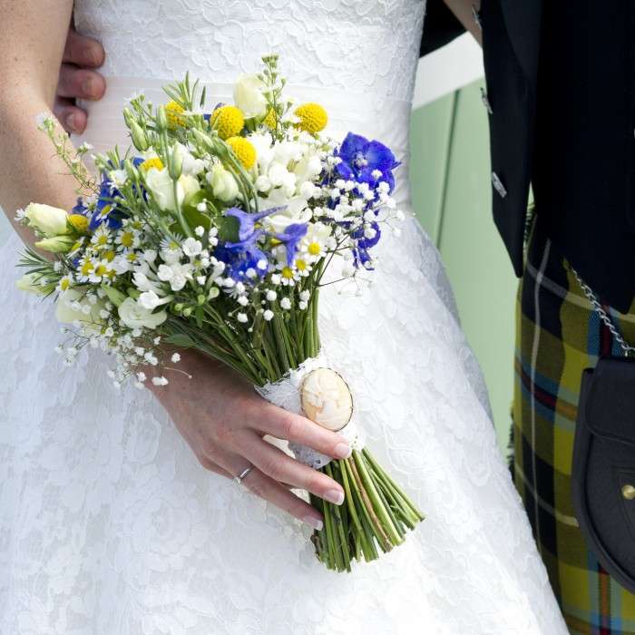 Bouquet tricolore per la sposa