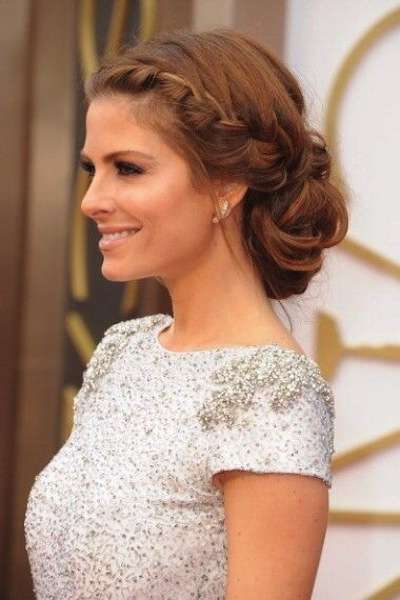 Capelli raccolti con chignon basso e treccia