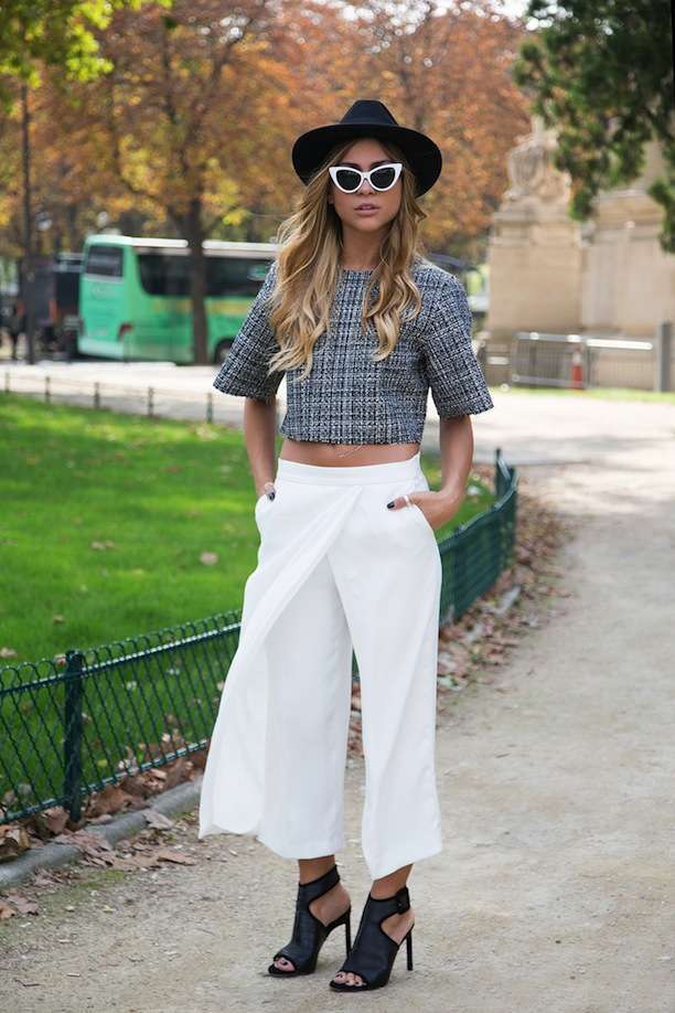 Crop top e sandali con tacco