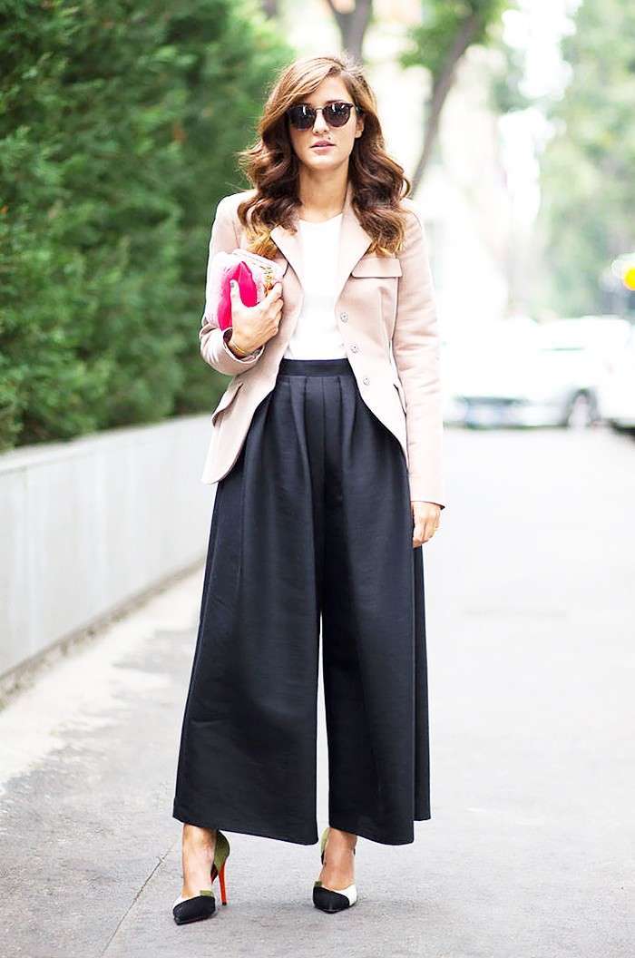 Look con pantaloni culotte neri