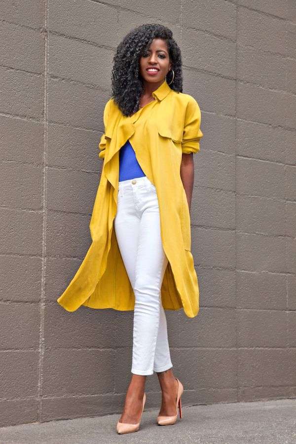 Look in color block con trench giallo