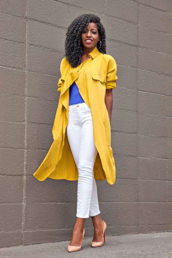 Look in color block con trench giallo