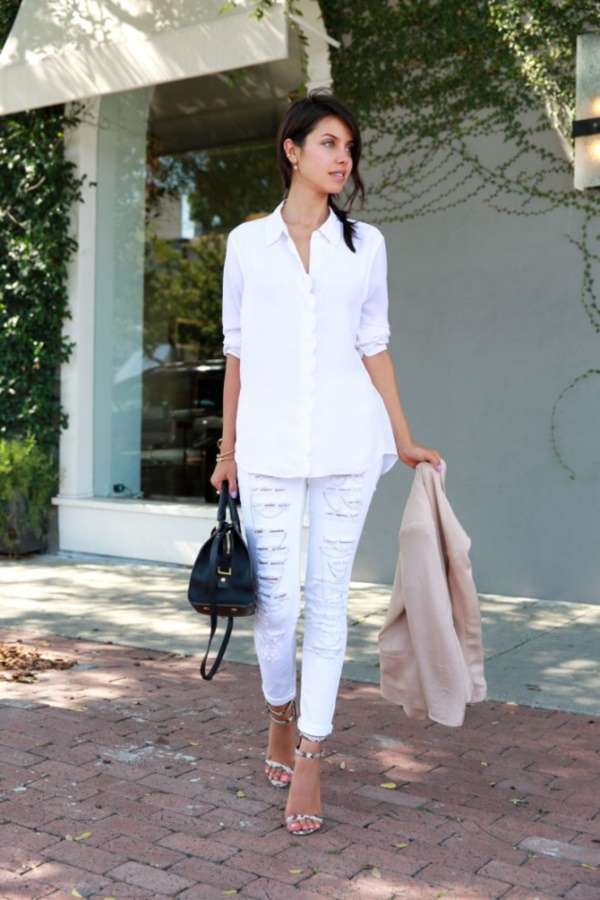 Pantaloni e blusa bianca