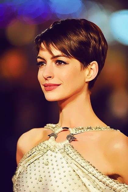 Pixie cut elegante come Anne Hathaway