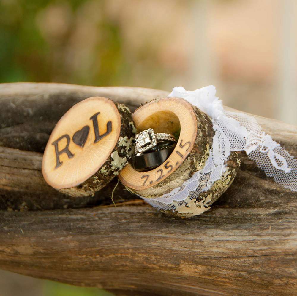 Portafedi in legno per il matrimonio