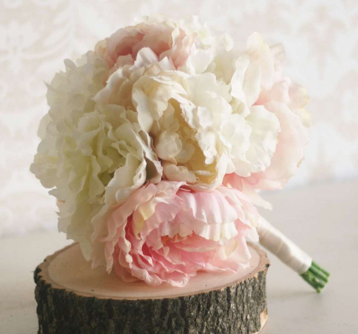 Bouquet con peonie aperte