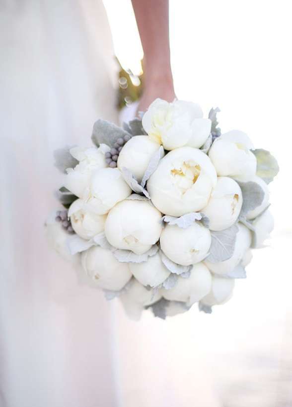 Bouquet con peonie chiuse