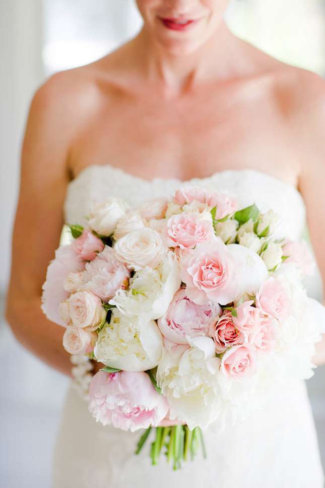 Bouquet con peonie rosa chiaro