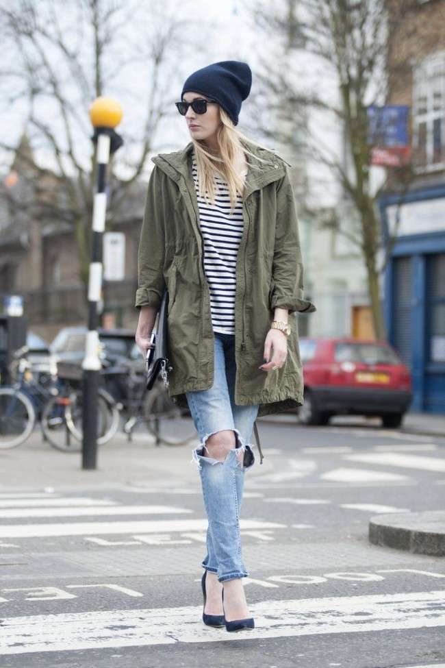 Jeans con strappi e parka