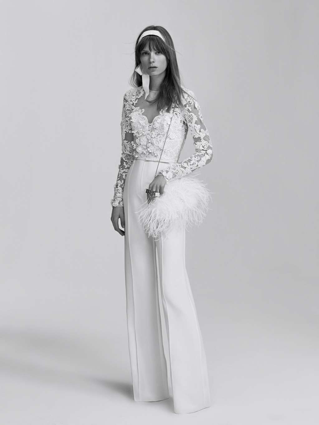 Look da sposa con pantaloni Elie Saab