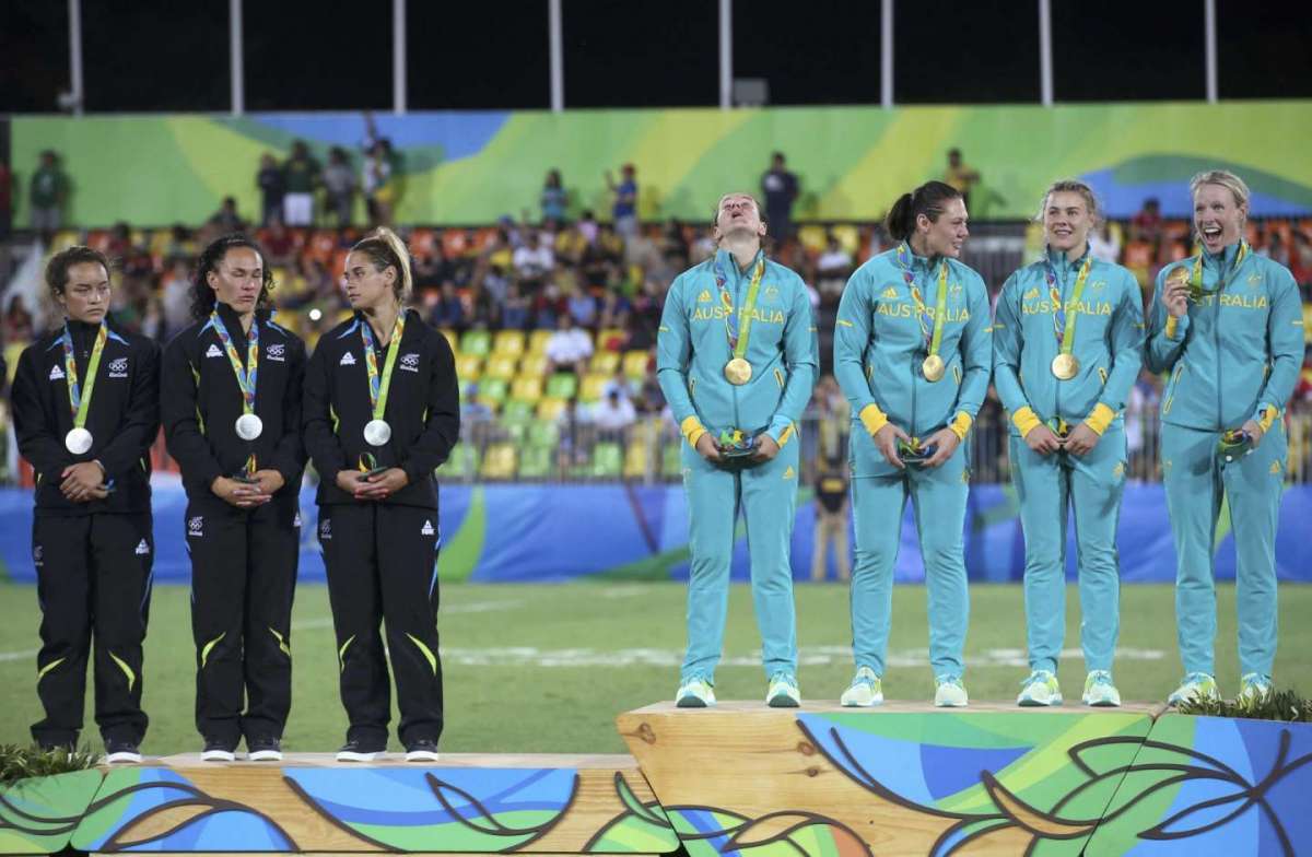 Premiazione dopo la finale di rugby femminile Australia-Nuova Zelanda