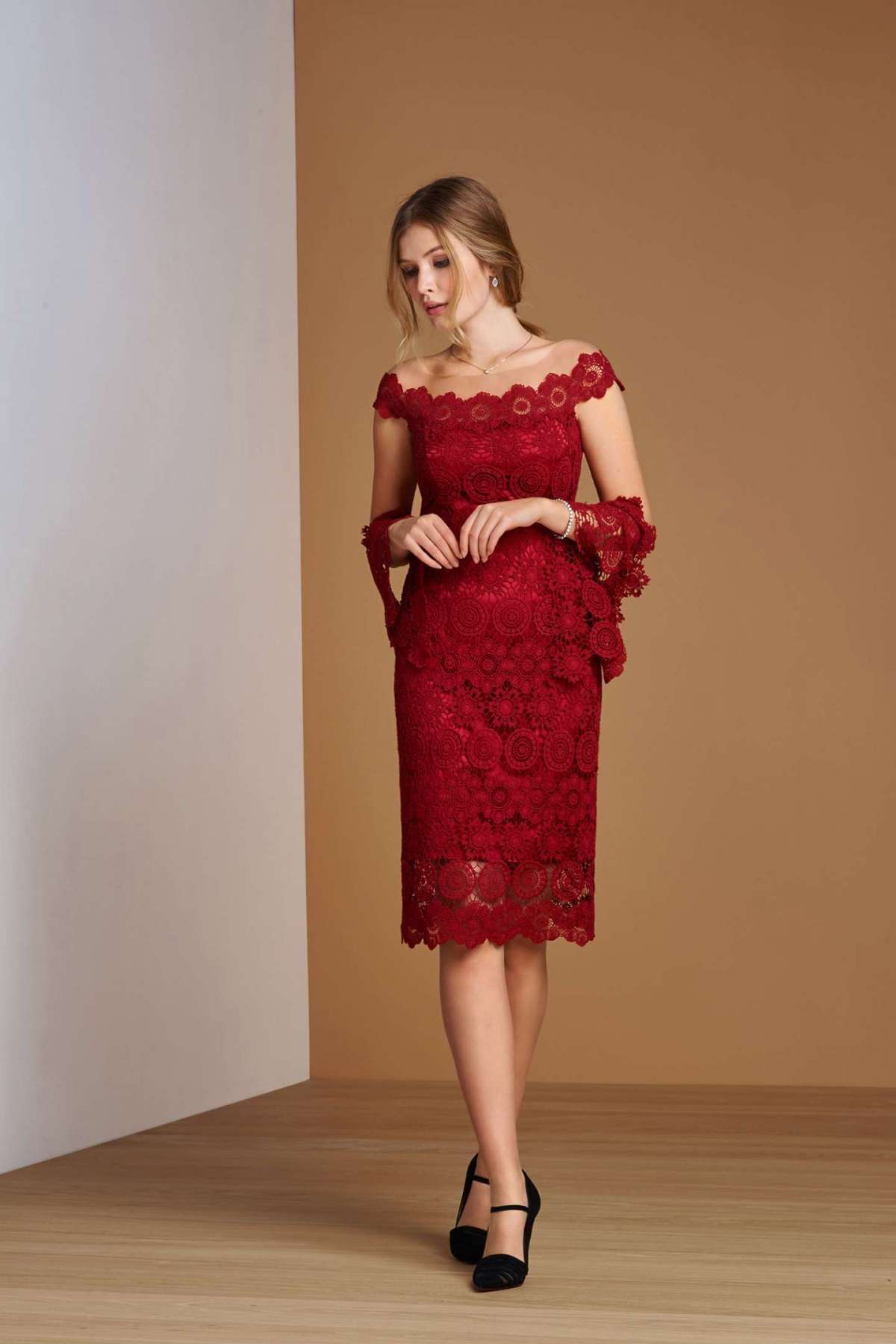 Tubino rosso in pizzo chic