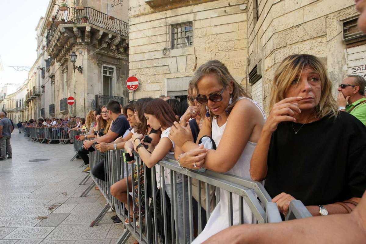 Folla di fan per il matrimonio di Cristel Carrisi