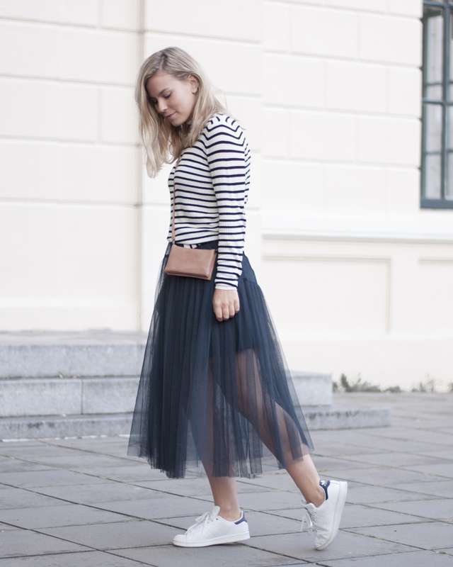 Gonna di tulle e sneakers