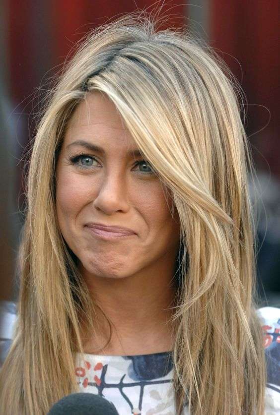 Il ciuffo laterale di Jennifer Aniston