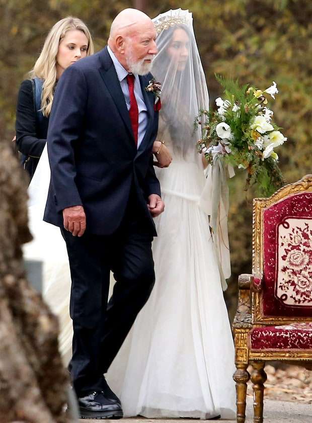 L'abito da sposa Cortana di Troian Bellisario