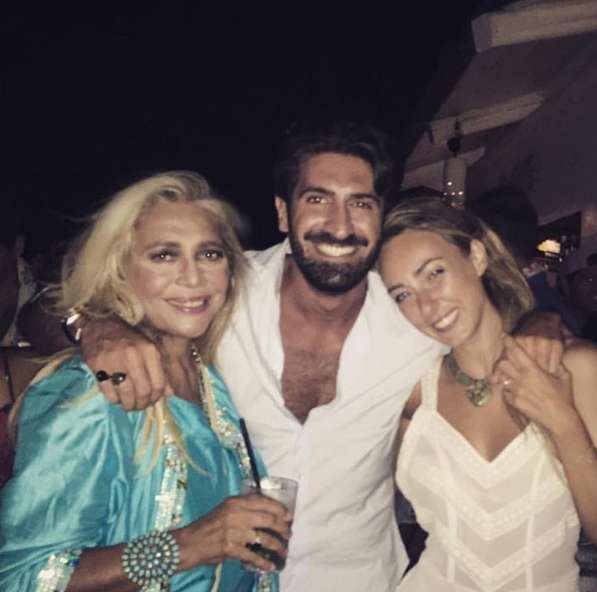 Mara Venier con Cristel Carrisi e l'amico Leo