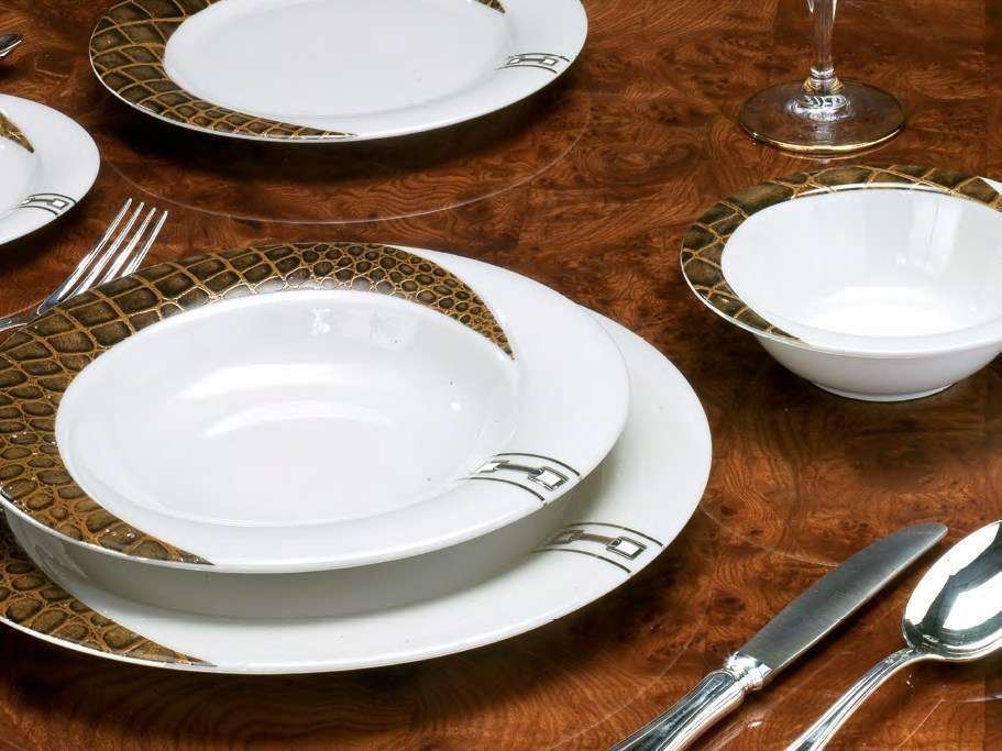 Set di piatti in porcellana