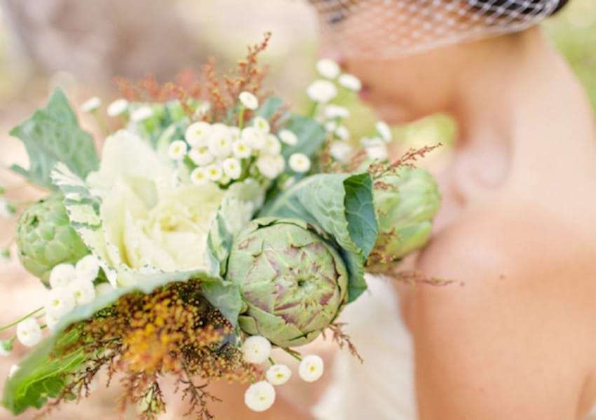 Bouquet con carciofi e fiori