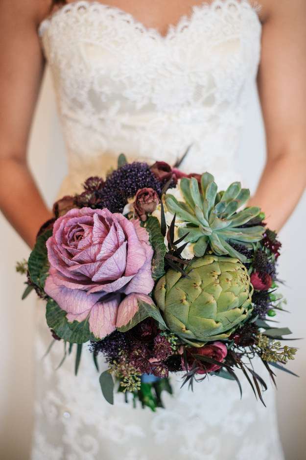 Bouquet con fiori e carciofi