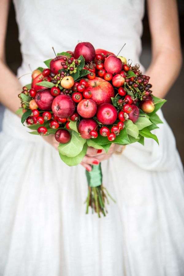 Bouquet con mele e altri frutti